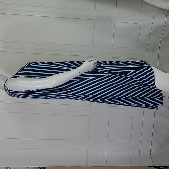 Chelsea & Theodore SZ 2X Dress Blue Chevron Stretch Summer Knee Length TINY FLAW - Picture 2 of 6